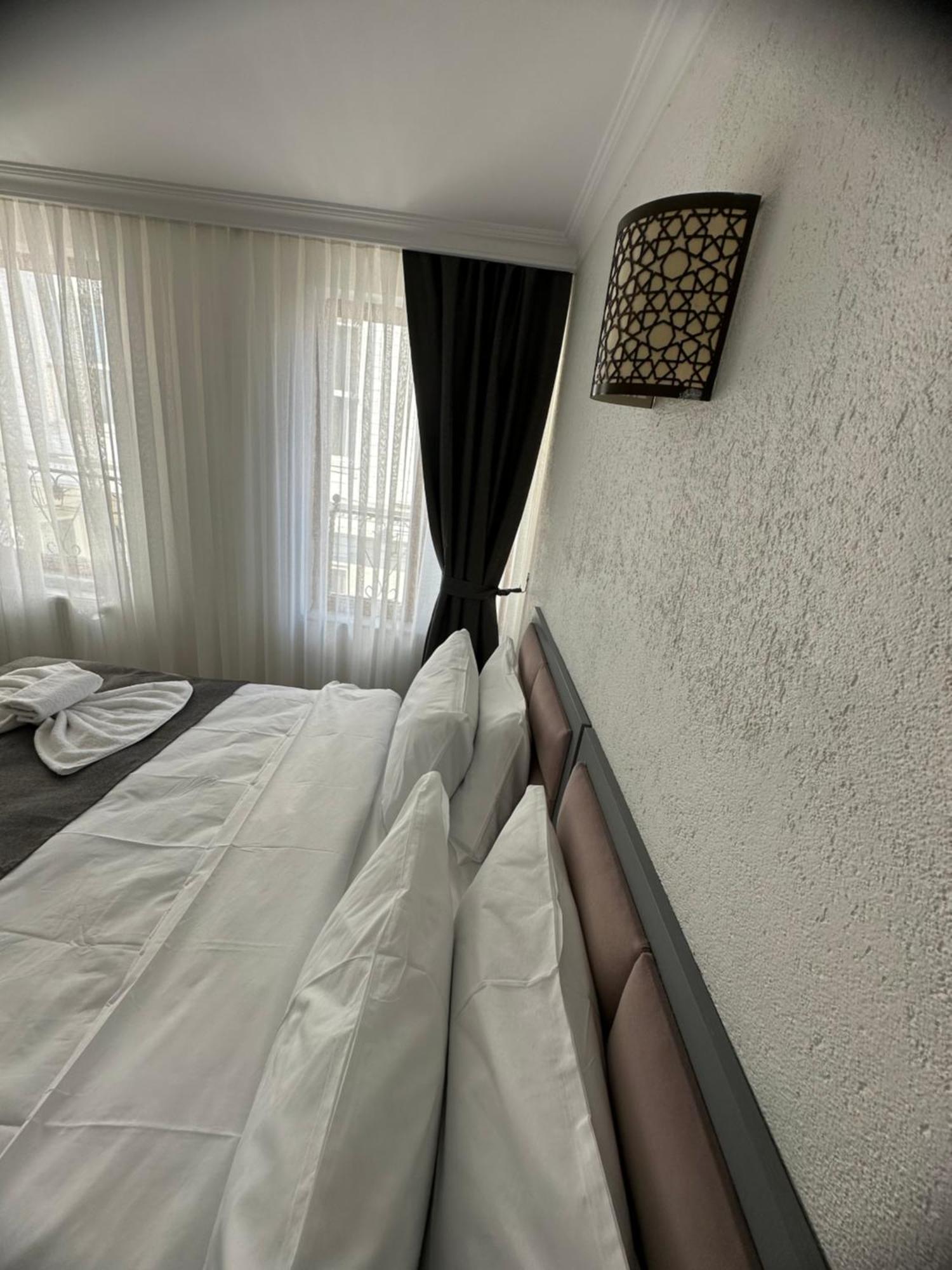 Bıg Orange Hotel Istanboel Buitenkant foto